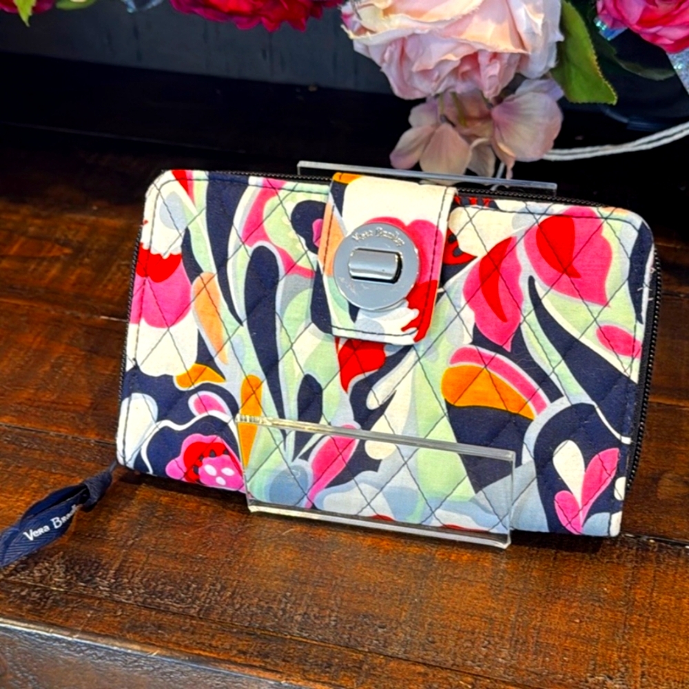 Size: OSVera BradleyNWTVera Bradley RFID Turnlock Wallet (Mod Paisley)